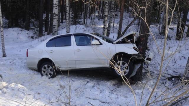 На Серовском тракте под Невьянском произошло ДТП. Виноваты: водитель, колея и старые шины...Пострадавшие госпитализированы в ЦРБ Невьянска